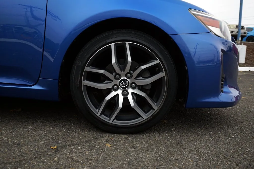 Scion tC photo 9