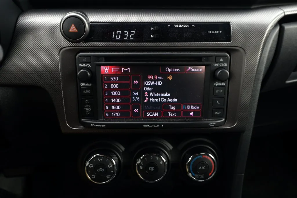 Scion tC photo 24