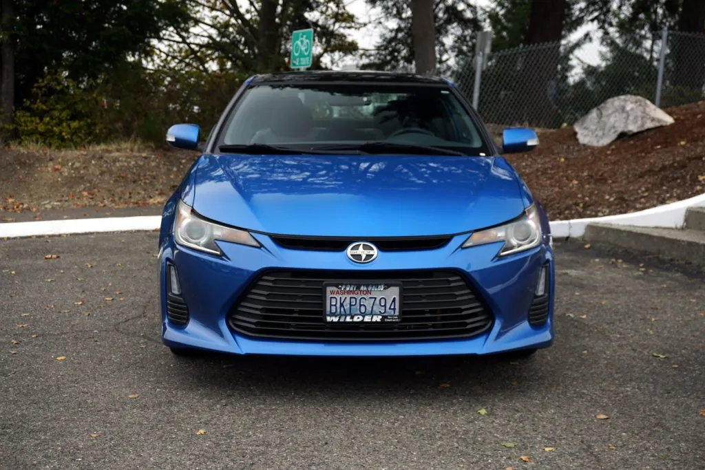 Scion tC photo 2