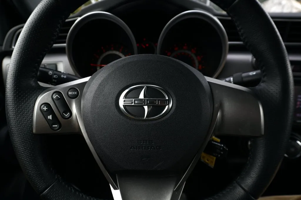 Scion tC photo 18