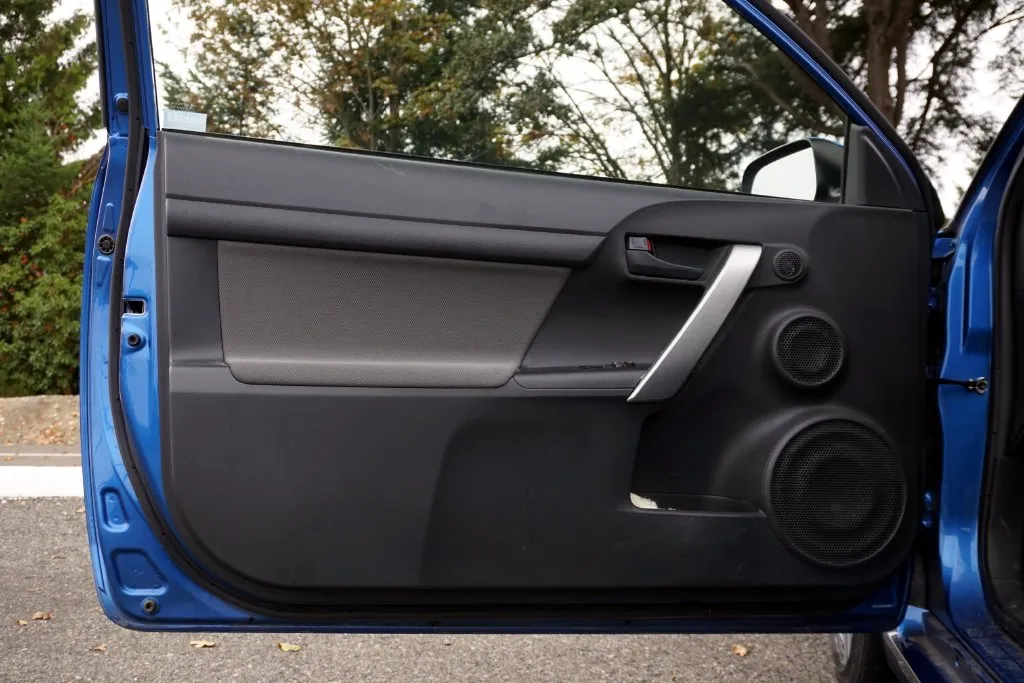 Scion tC photo 11