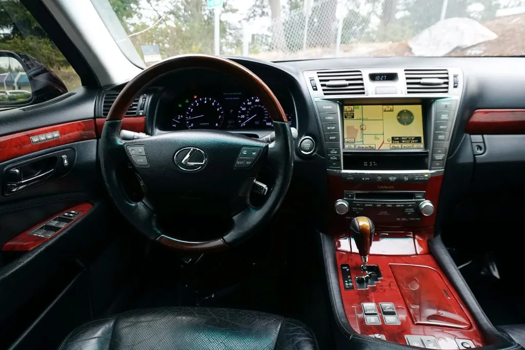 Lexus LS photo 20
