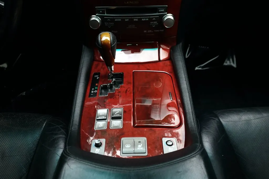 Lexus LS photo 19