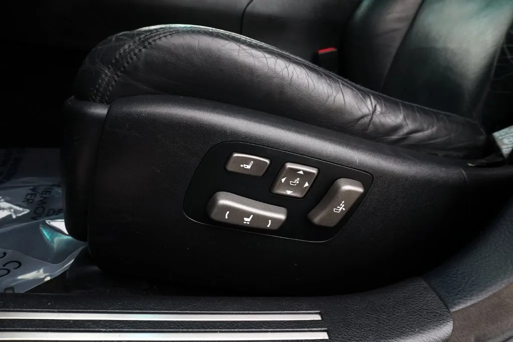 Lexus LS photo 13