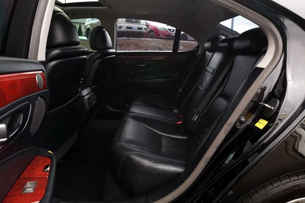 Lexus LS photo 15
