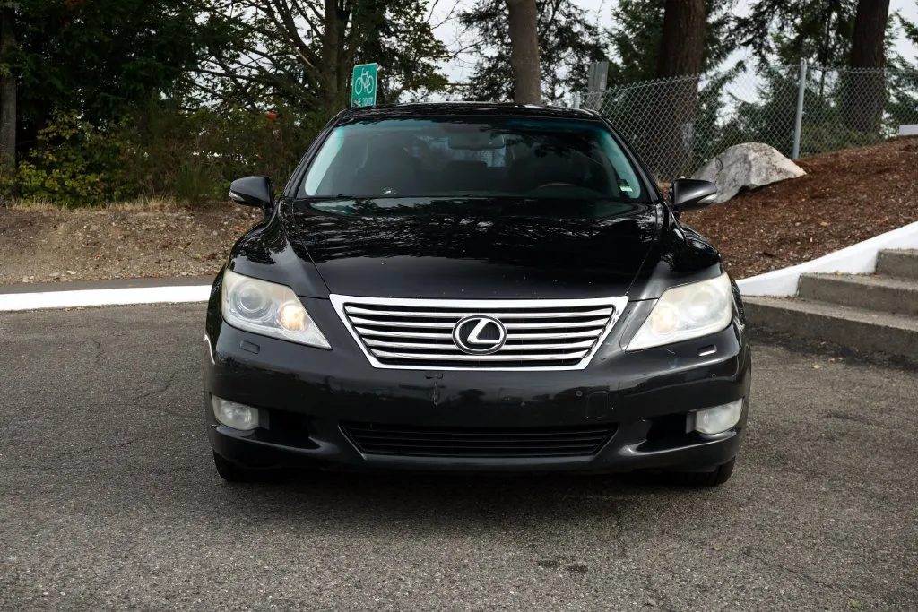 Lexus LS photo 2