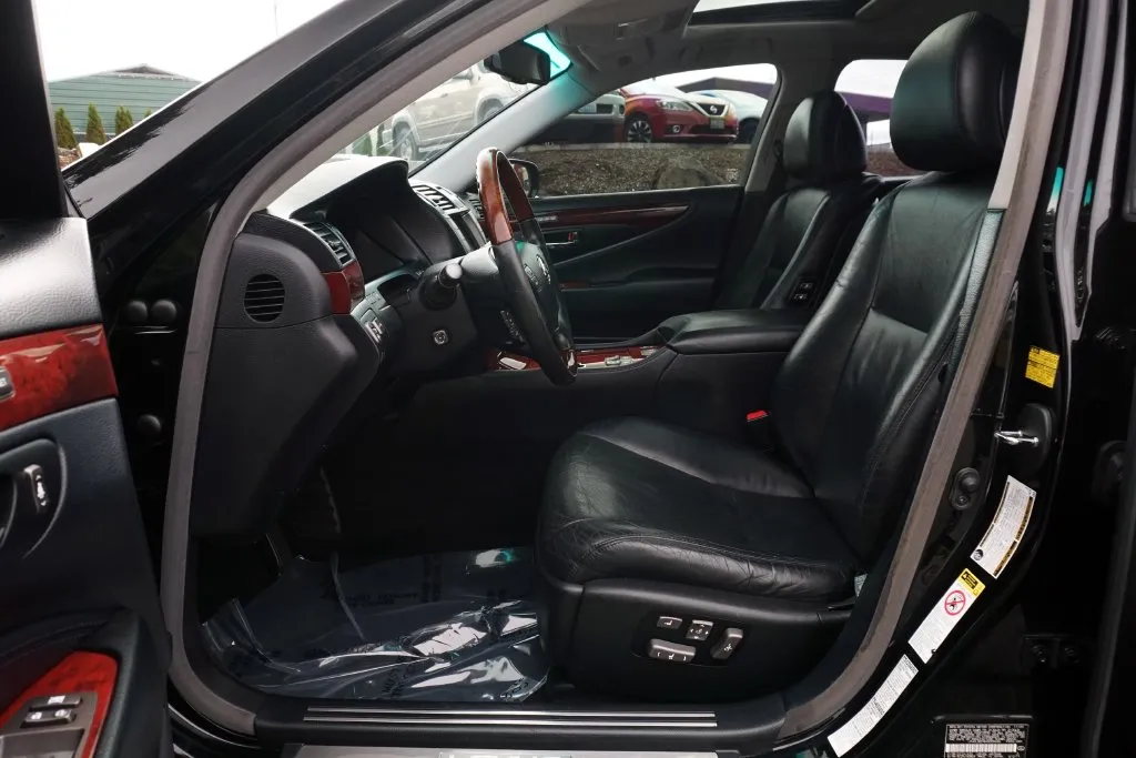 Lexus LS photo 14