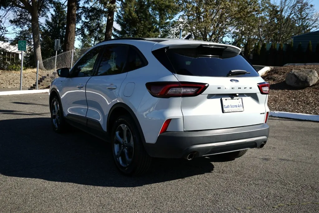 Ford Escape photo 3