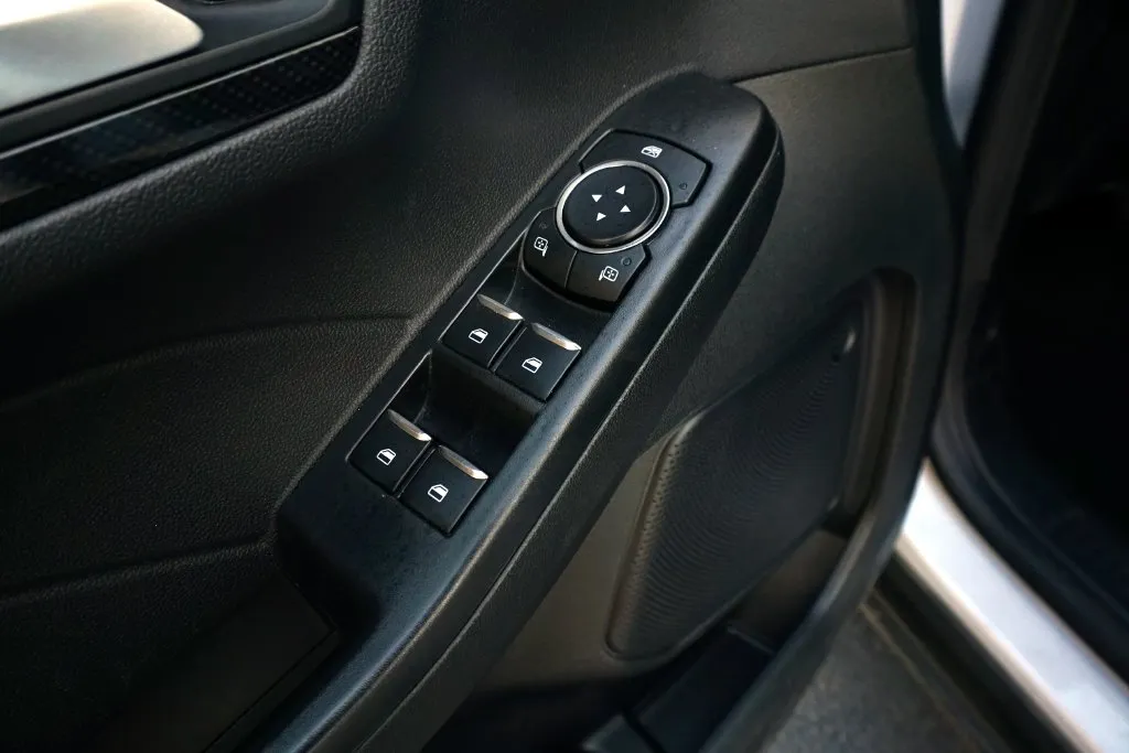 Ford Escape photo 13