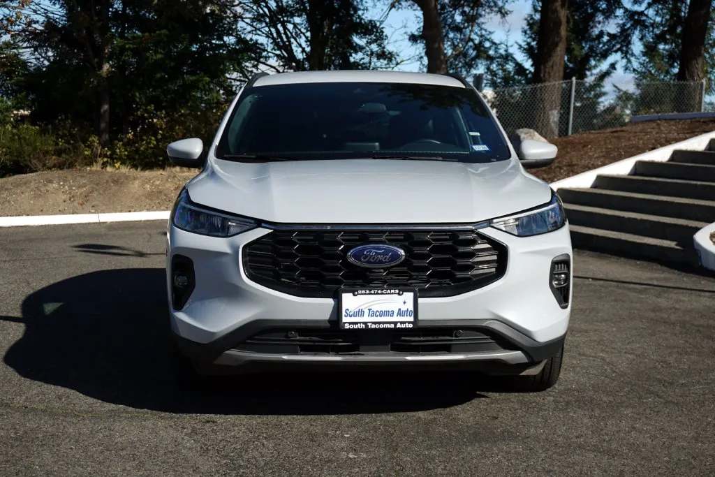 Ford Escape photo 2