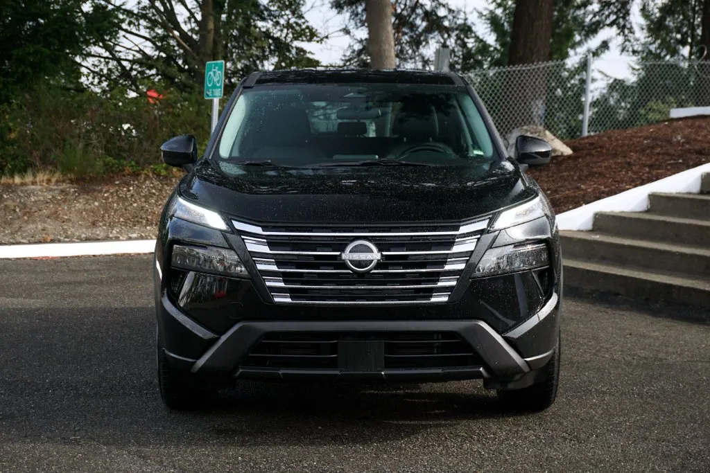 Nissan Rogue photo 2