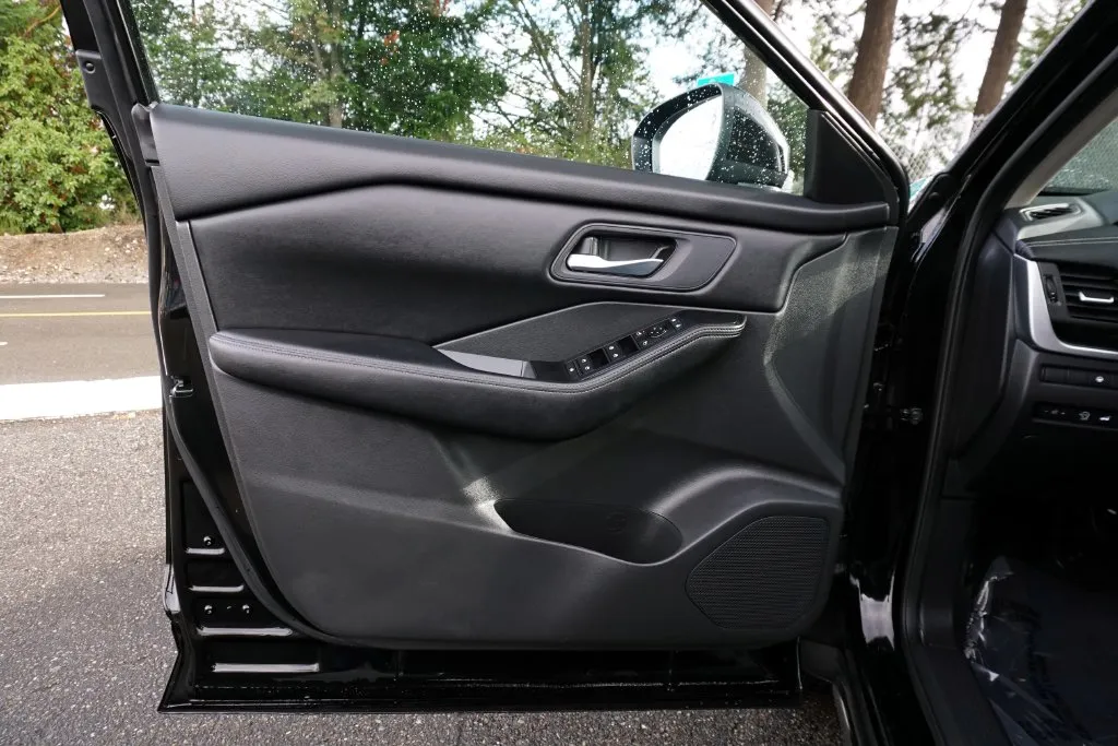 Nissan Rogue photo 14