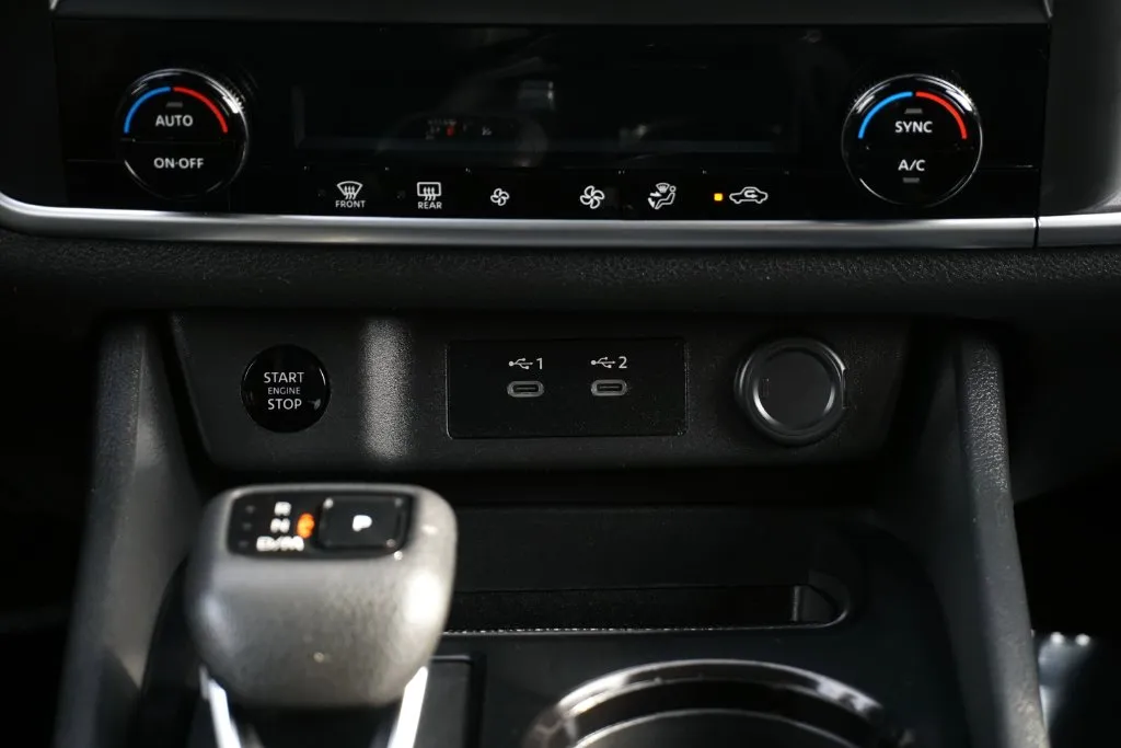 Nissan Rogue photo 28