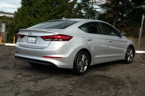 More photos of 2018 Hyundai Elantra SEL at South Tacoma Auto, WA