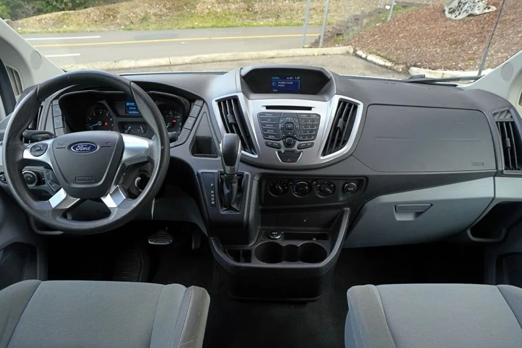 2015 Ford Transit XLT - Photo 10