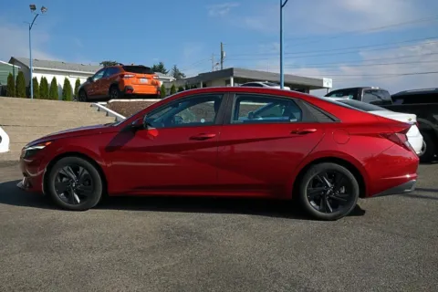 More photos of 2023 Hyundai Elantra SEL at South Tacoma Auto, WA