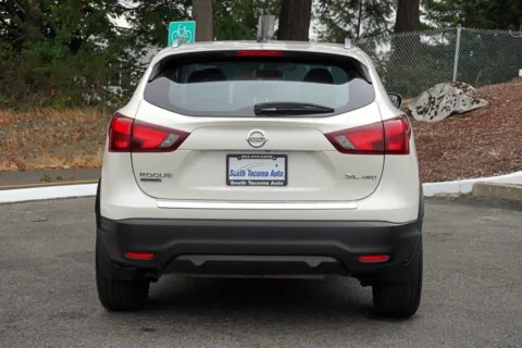 More photos of 2017 Nissan Rogue Sport SL at South Tacoma Auto, WA