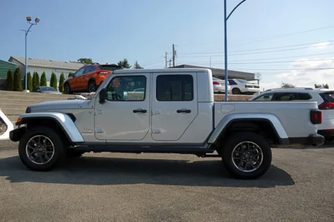 More photos of 2023 Jeep Gladiator Overland at South Tacoma Auto, WA