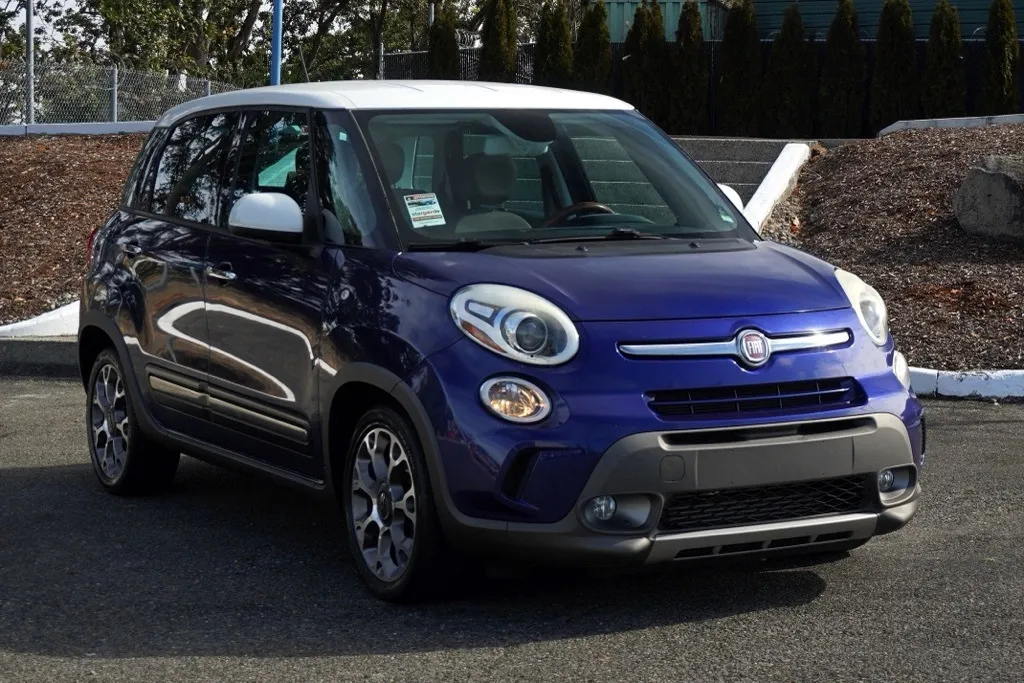 Blue 2015 Fiat 500L Trekking for sale in Tacoma, WA