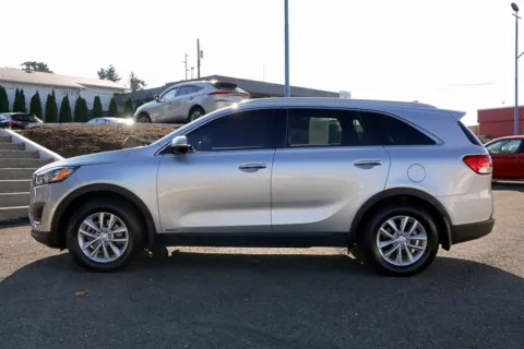 More photos of 2017 Kia Sorento LX at South Tacoma Auto, WA