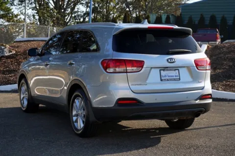 More photos of 2017 Kia Sorento LX at South Tacoma Auto, WA