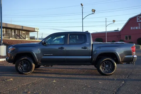 More photos of 2017 Toyota Tacoma SR5 at South Tacoma Auto, WA
