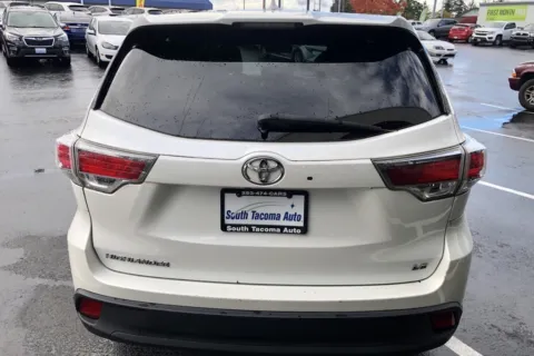 More photos of 2016 Toyota Highlander LE Plus V6 at South Tacoma Auto, WA