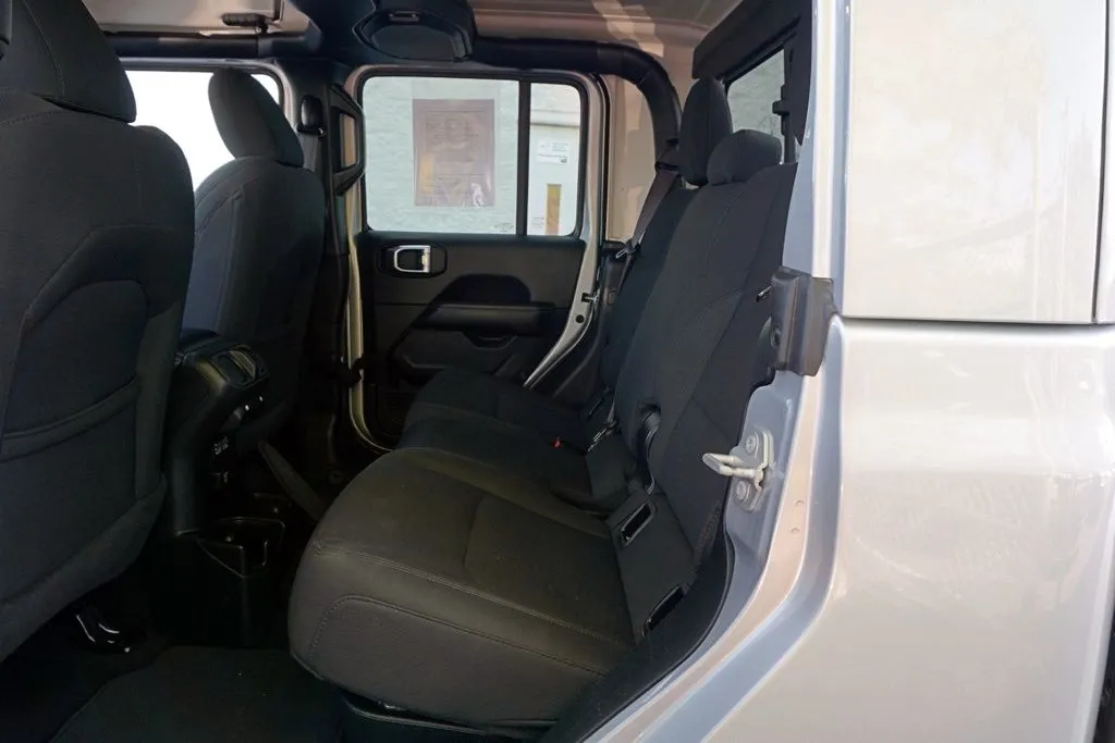 2023 Jeep Gladiator Overland - Photo 16