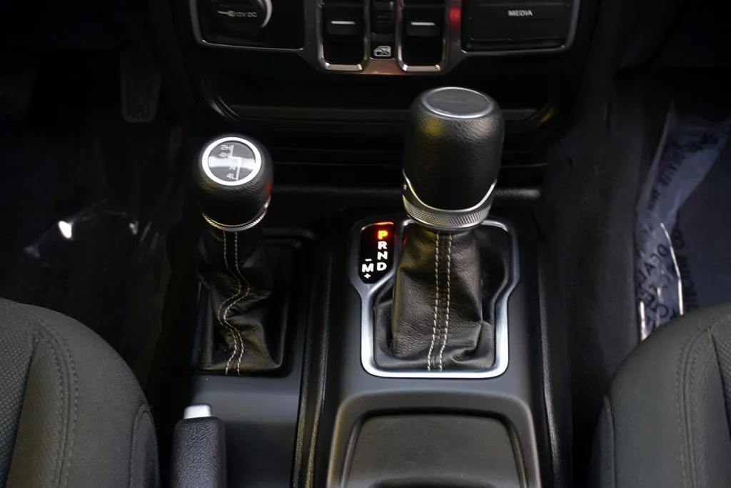 2023 Jeep Gladiator Overland - Photo 18