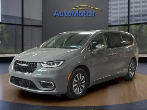 More photos of 2022 Chrysler Pacifica Hybrid Limited at AutoMatch, UT