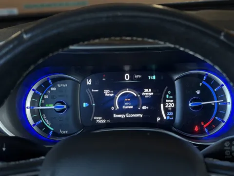 More photos of 2022 Chrysler Pacifica Hybrid Limited at AutoMatch, UT