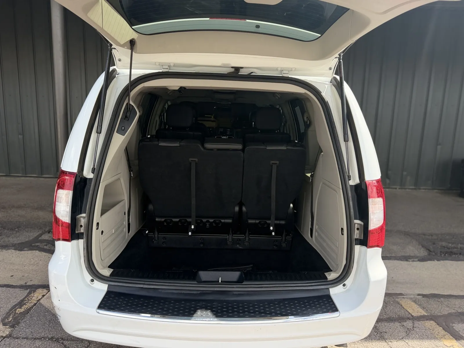More photos of 2016 Chrysler Town and Country Touring at AutoMatch, UT