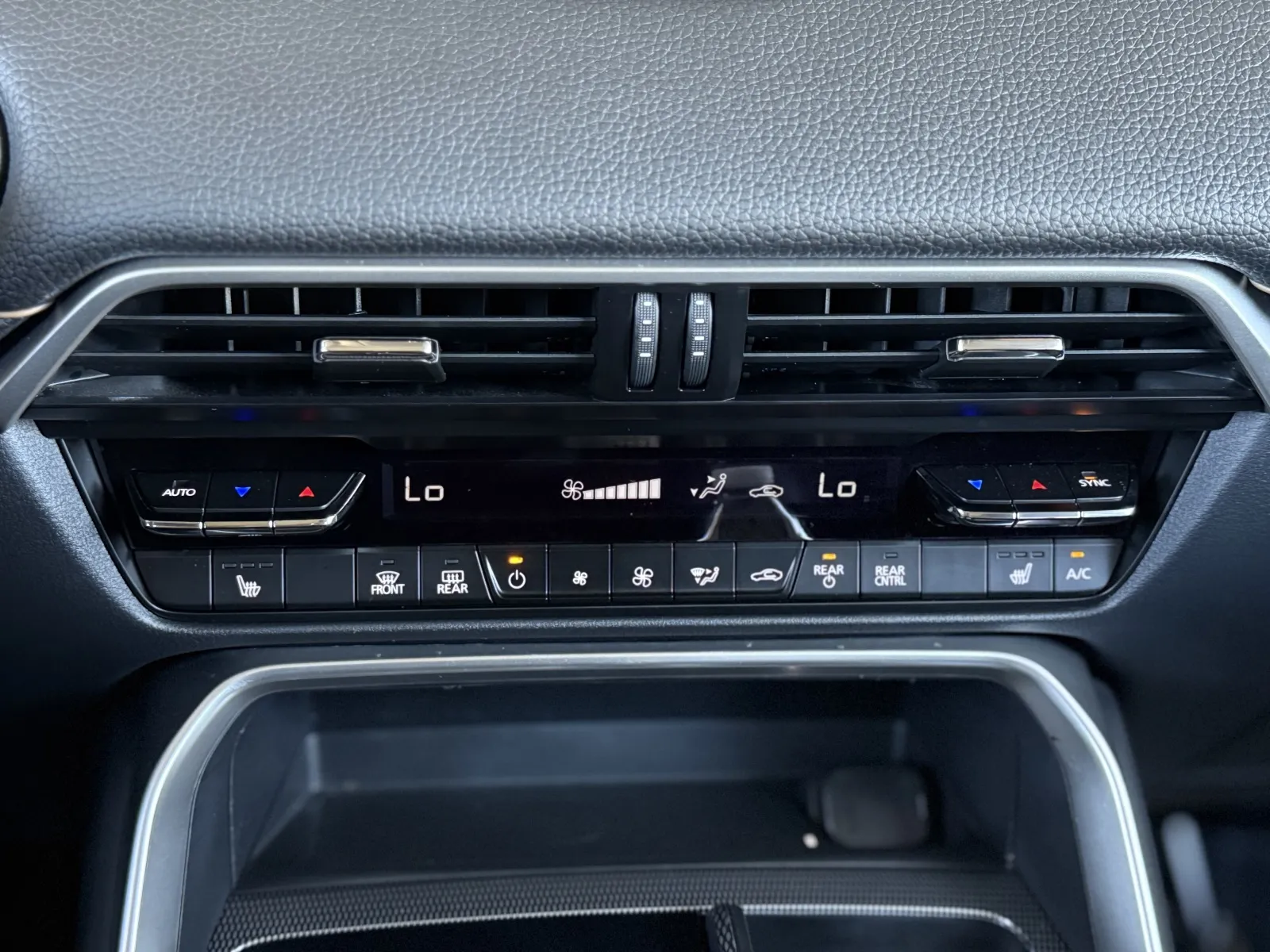 2025 Mazda CX-70 Premium Package - Photo 31