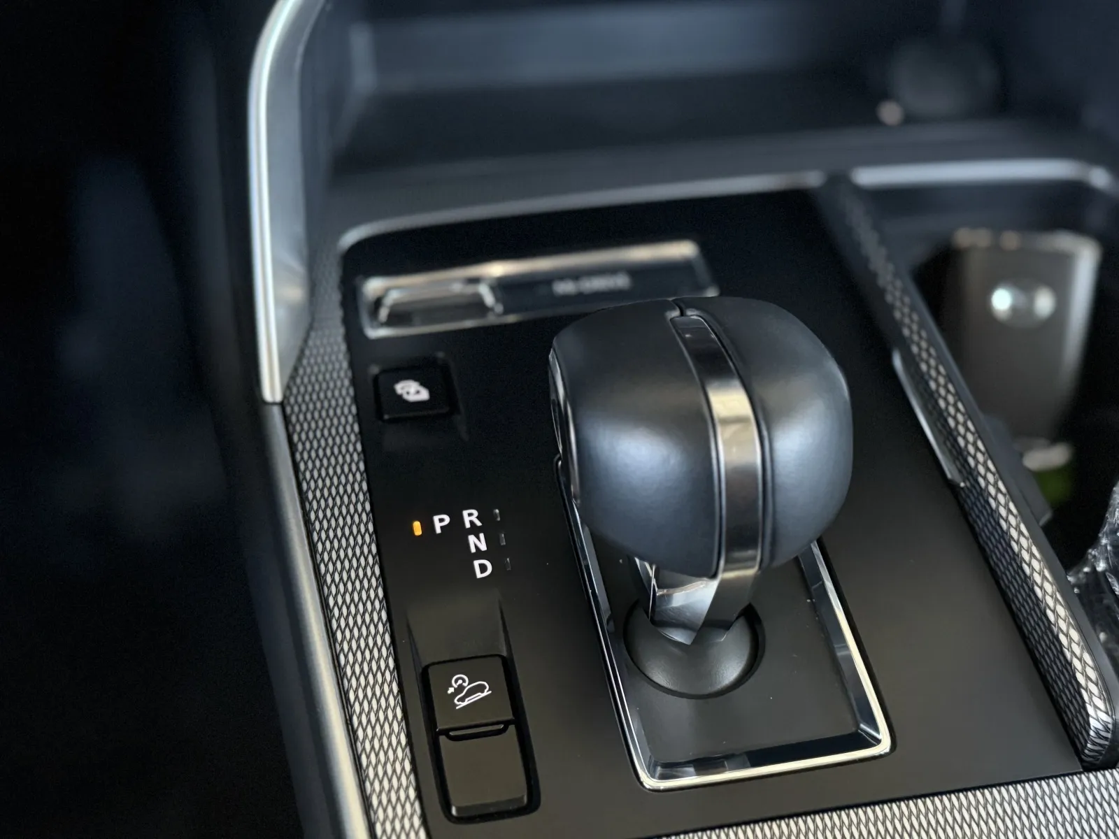 2025 Mazda CX-70 Premium Package - Photo 32