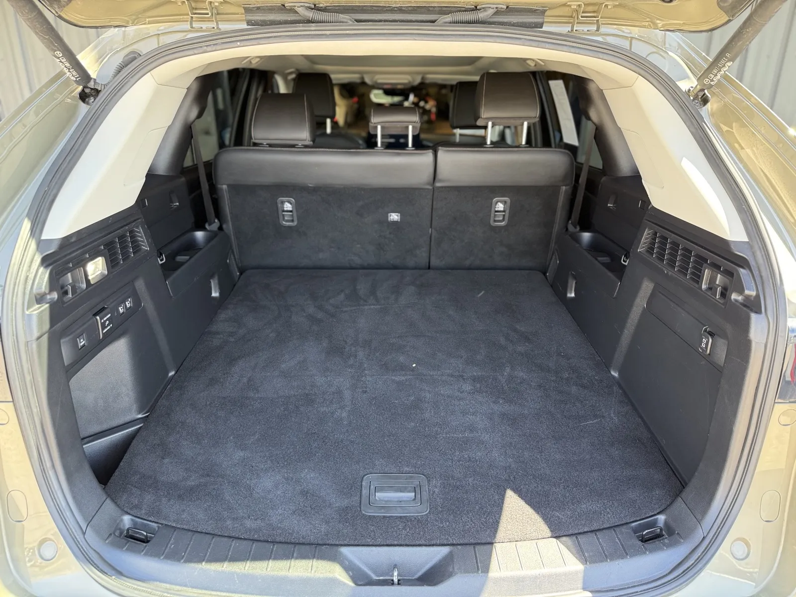 2025 Mazda CX-70 Premium Package - Photo 16