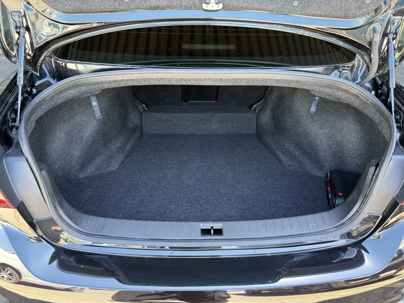 2024 INFINITI Q50 RED SPORT - Photo 17