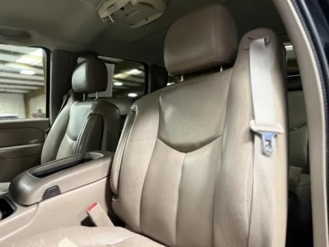 Photos of 2006 Chevrolet Silverado 2500HD LT3 for sale in Orem, UT at AutoMatch