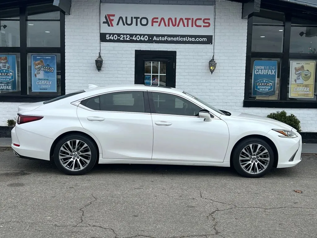 2020 Lexus ES 350's photo