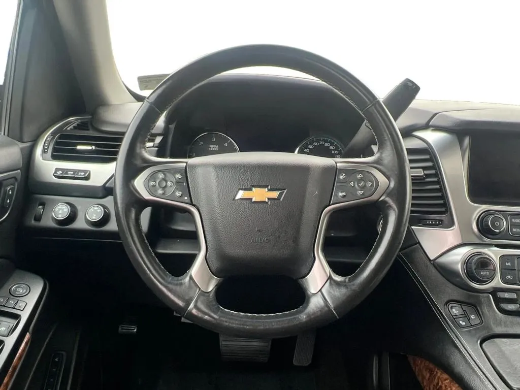 2016 Chevrolet Suburban LTZ - Photo 13