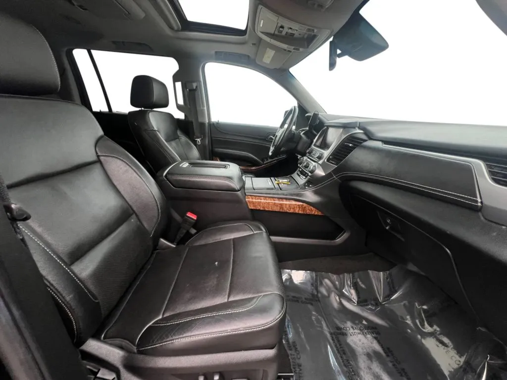2016 Chevrolet Suburban LTZ - Photo 15
