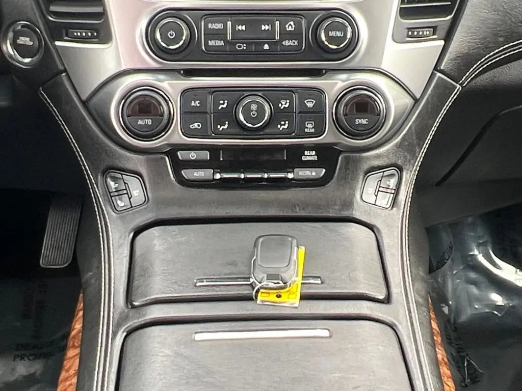 2016 Chevrolet Suburban LTZ - Photo 12