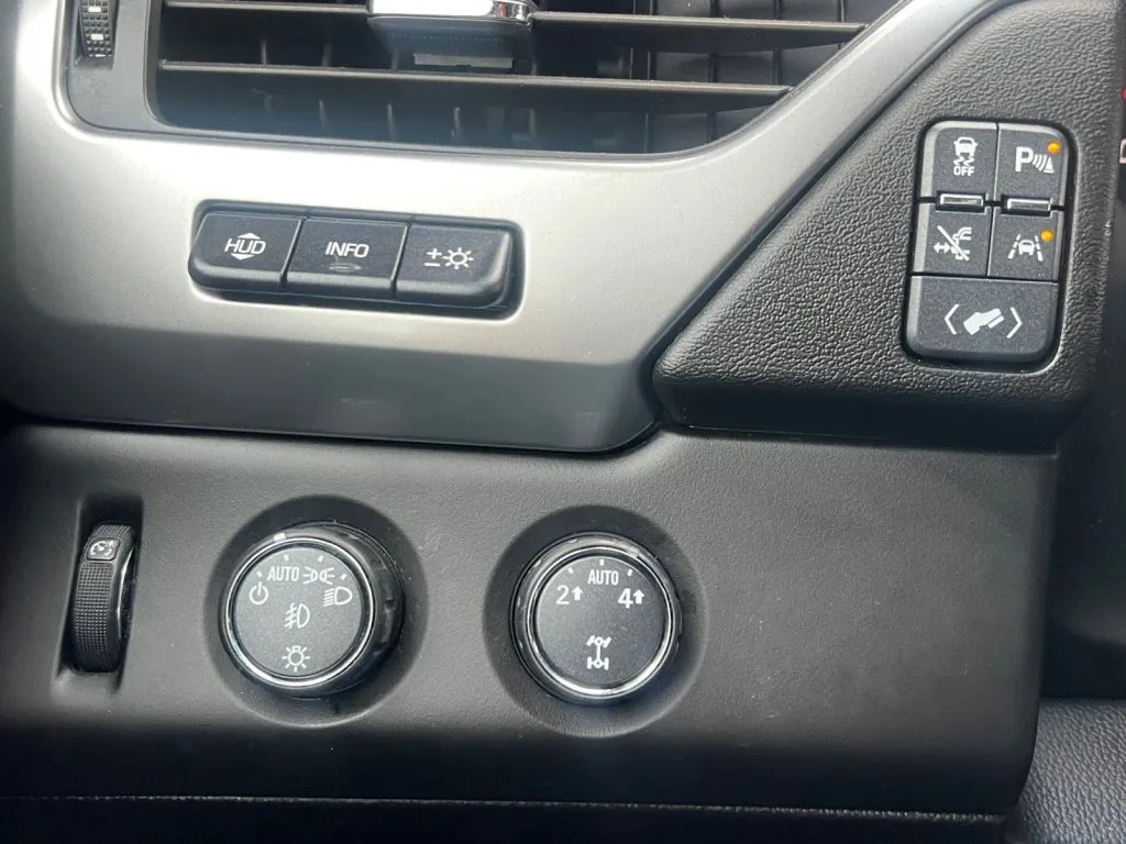 2016 Chevrolet Suburban LTZ - Photo 47