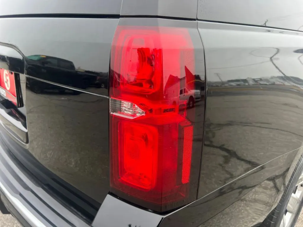 2016 Chevrolet Suburban LTZ - Photo 37