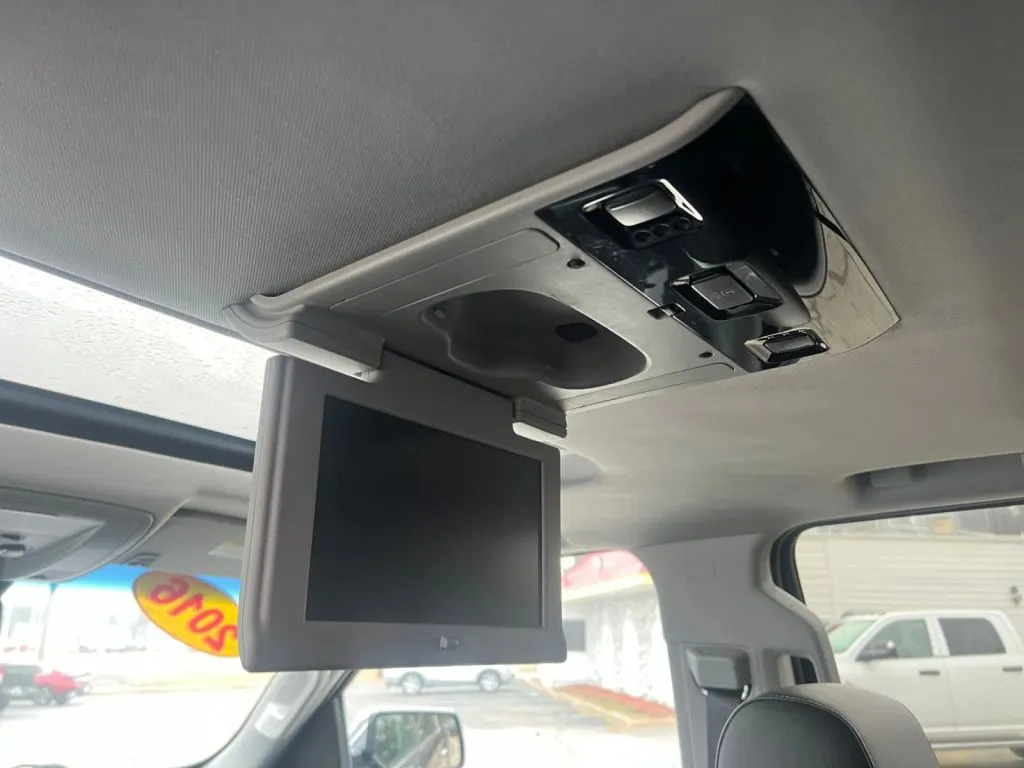 2016 Chevrolet Suburban LTZ - Photo 25