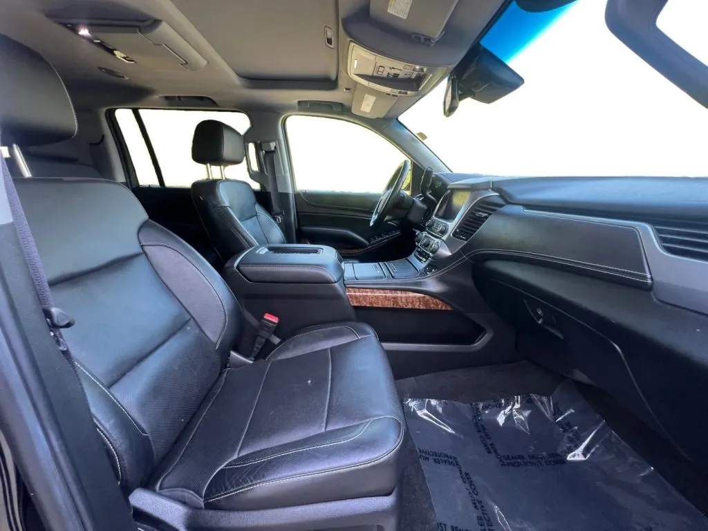 Chevrolet Suburban photo 15