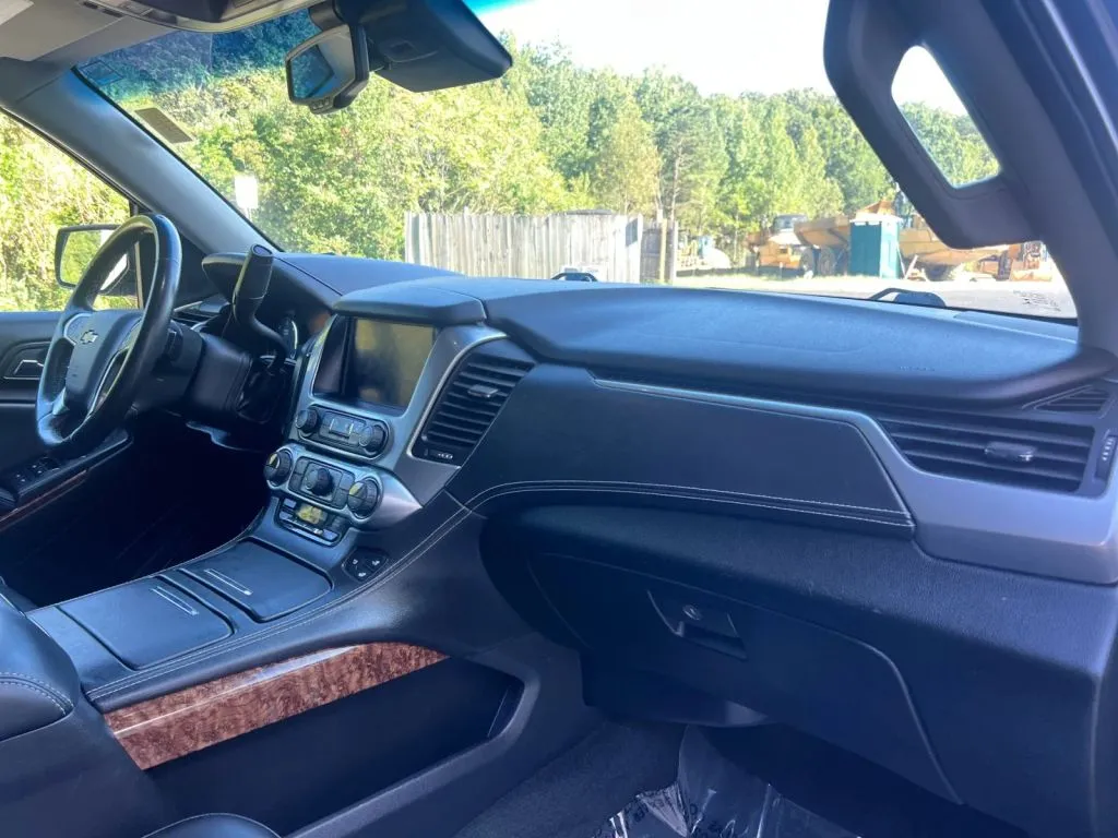 Chevrolet Suburban photo 16