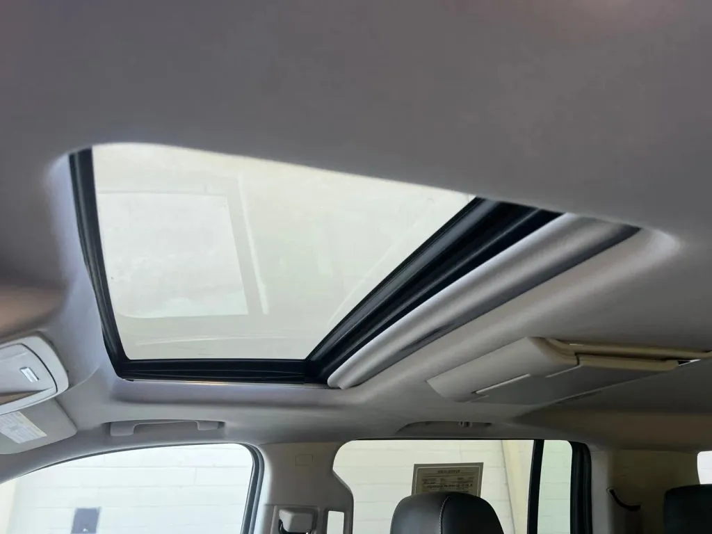 Chevrolet Suburban photo 27