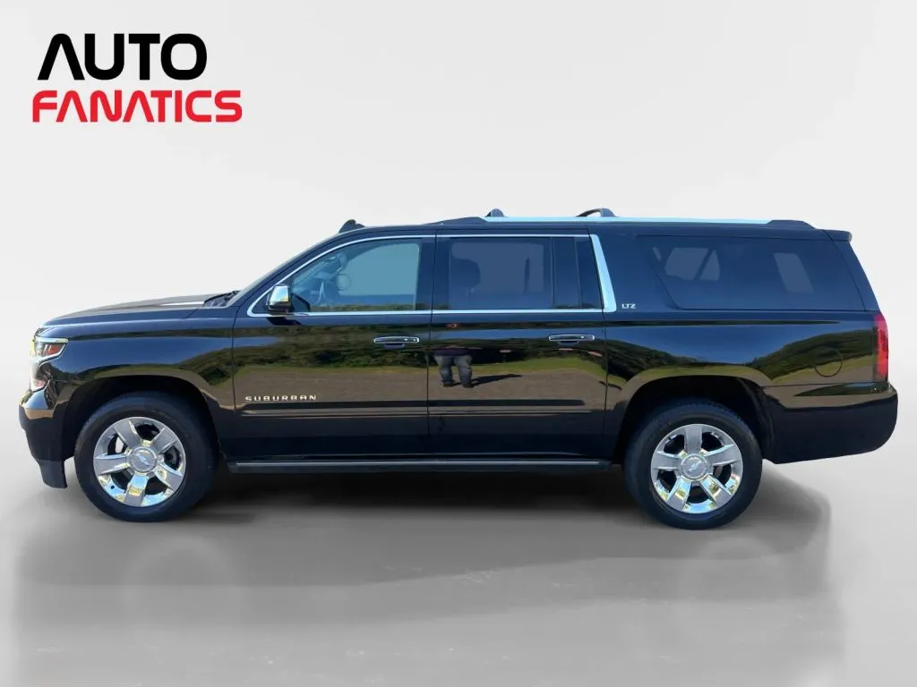 Chevrolet Suburban photo 2