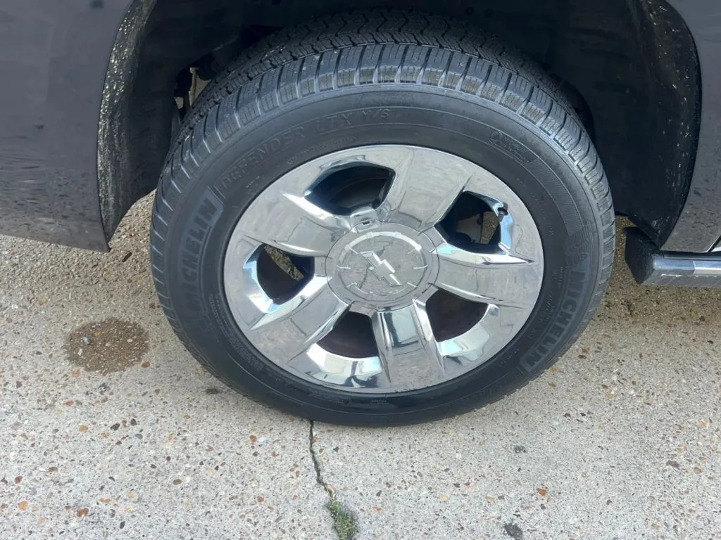 Chevrolet Suburban photo 35