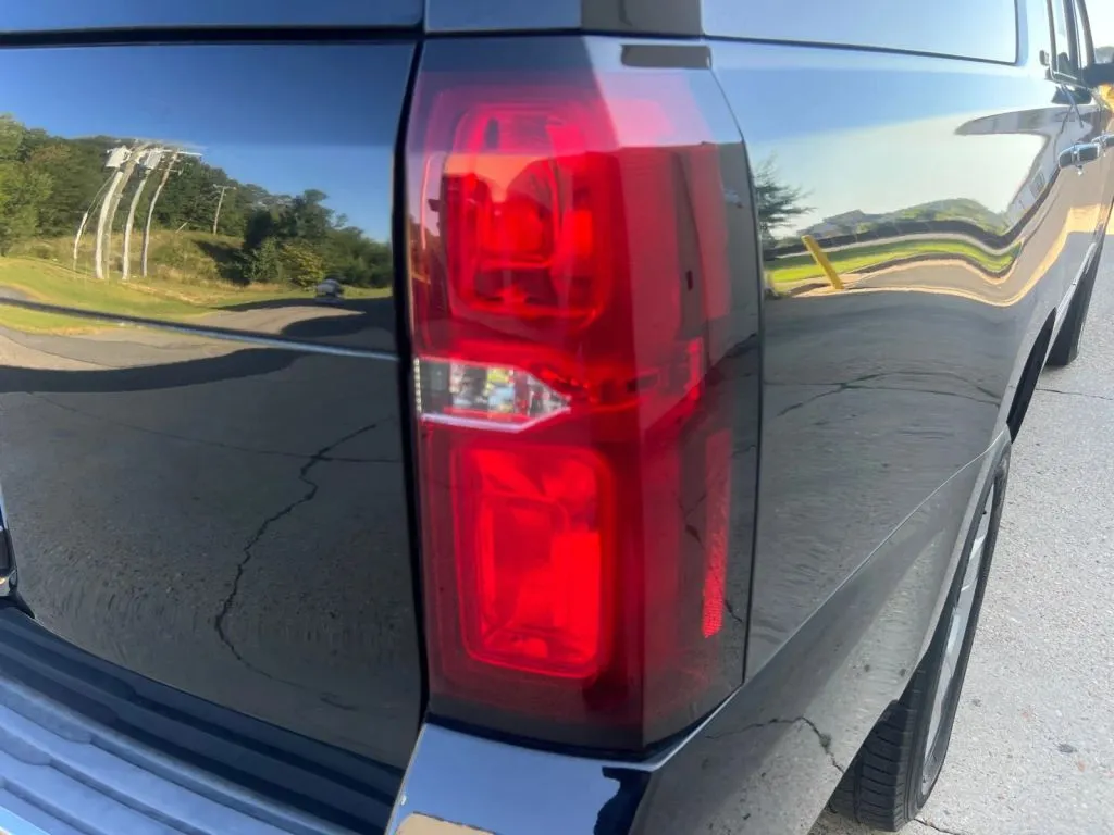 Chevrolet Suburban photo 36